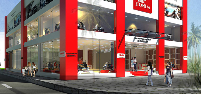 Mũ bảo hiểm và phụ kiện xe máy được trưng bày trên kệ bán lẻ tại showroom