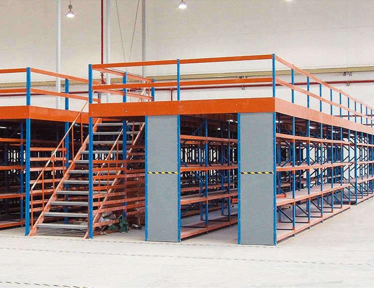 Sàn tầng lửng Mezzanine khung thép kết hợp kệ chứa hàng trong kho công nghiệp Long Quyên