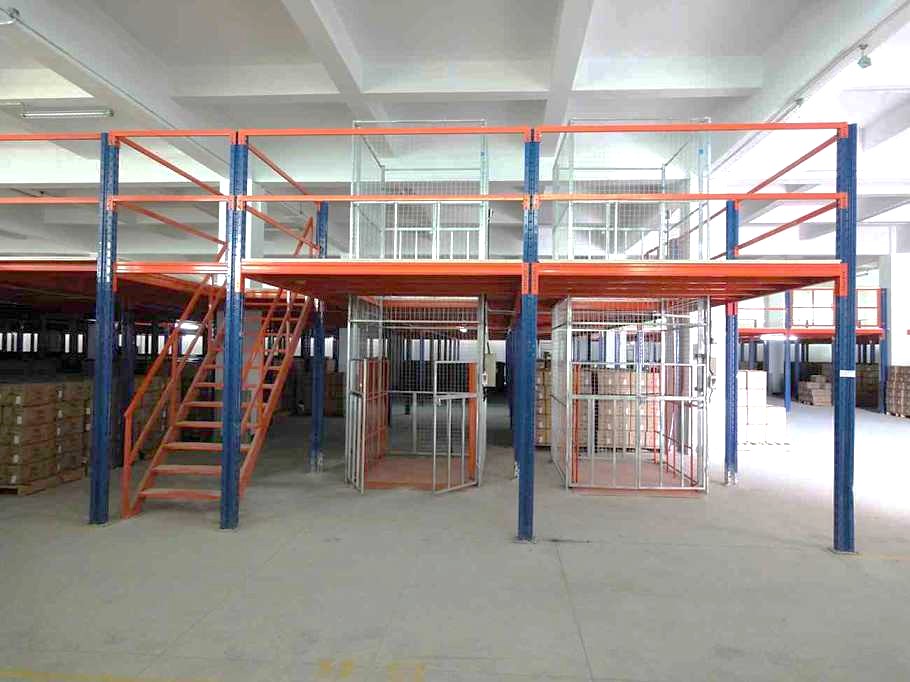 Sàn tầng lửng Mezzanine lắp đặt trên hệ kệ chứa hàng trong kho công nghiệp thực tế
