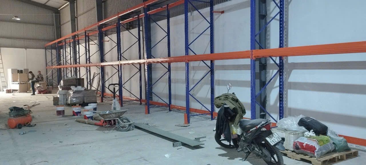Kho hàng thực tế lắp kệ Selective của Long Quyền