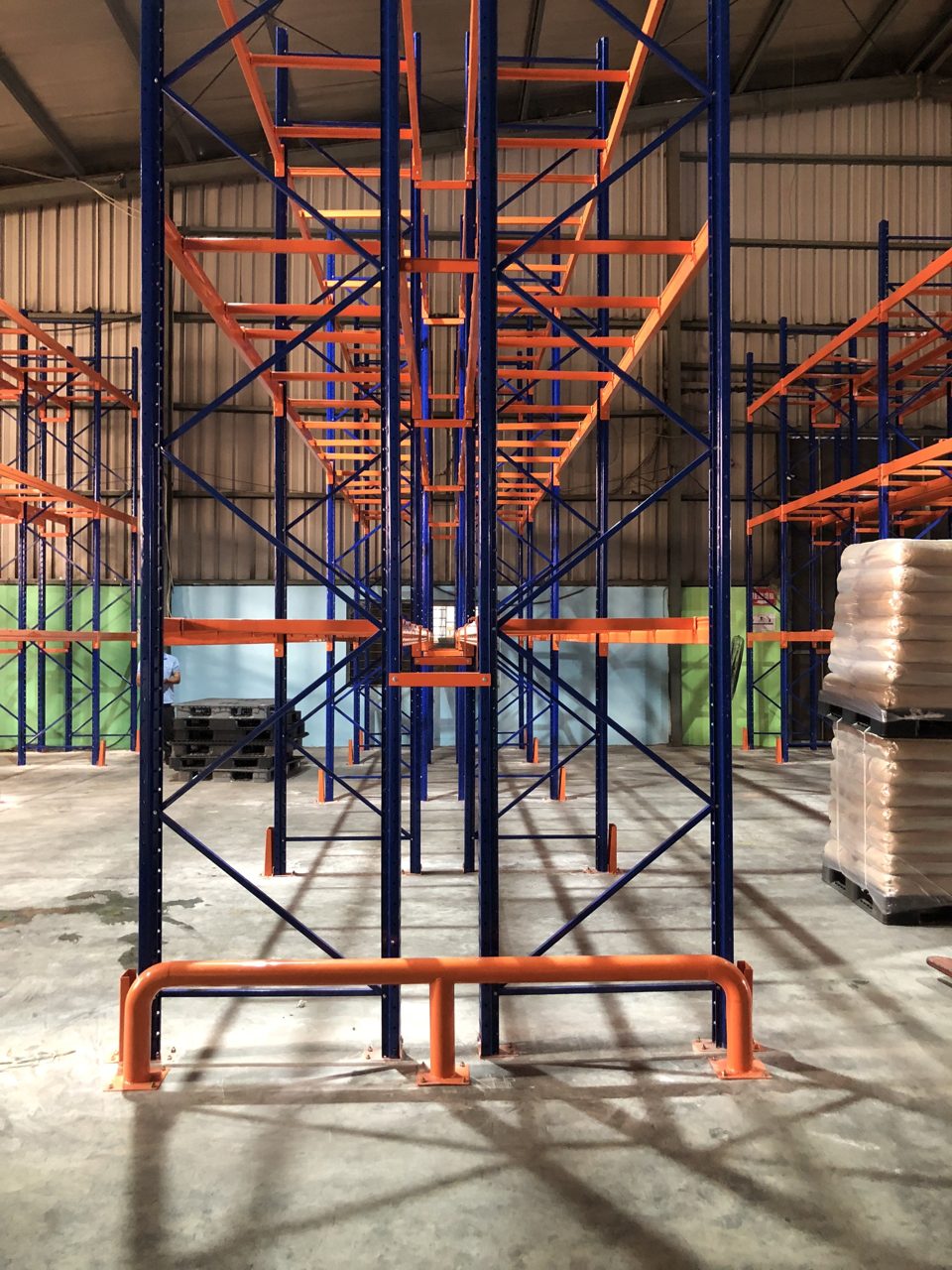 Chi tiết khung đứng và beam kệ chứa pallet Long Quyền