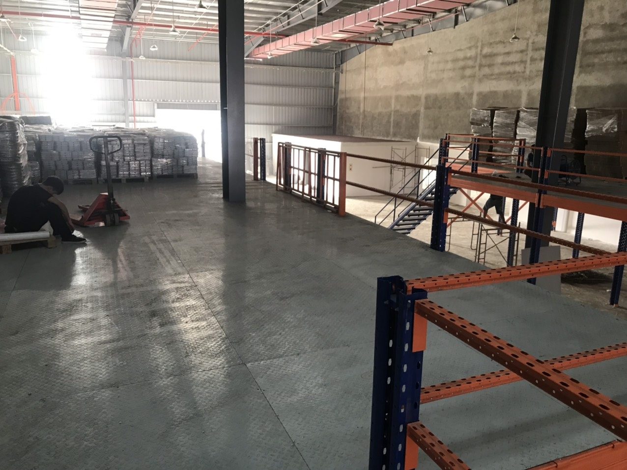 Kho logistics DRP Việt Nam sau khi lắp đặt sàn tầng lửng