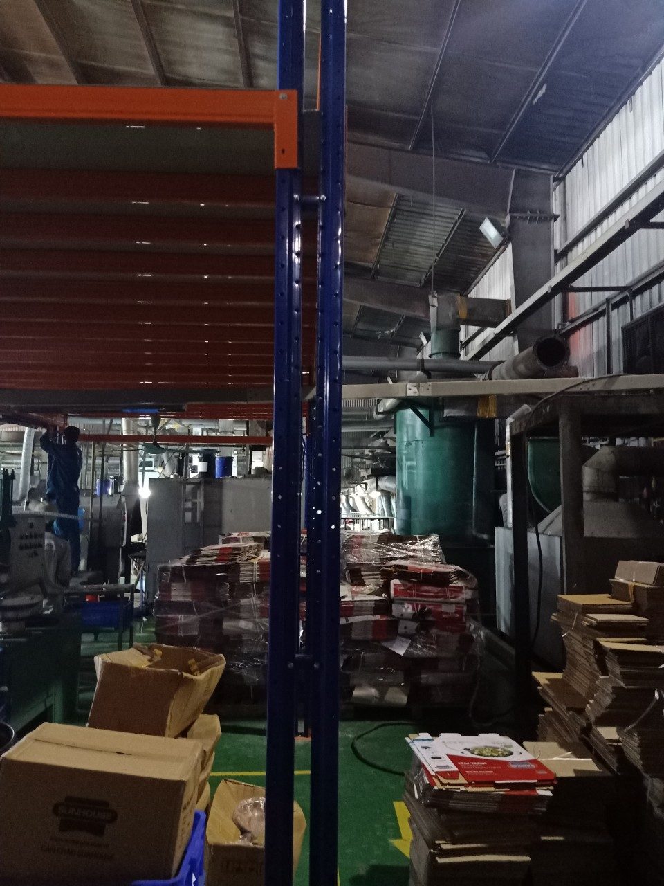 Cấu tạo khung sàn thao tác thép: cột, dầm, mặt sàn, cầu thang