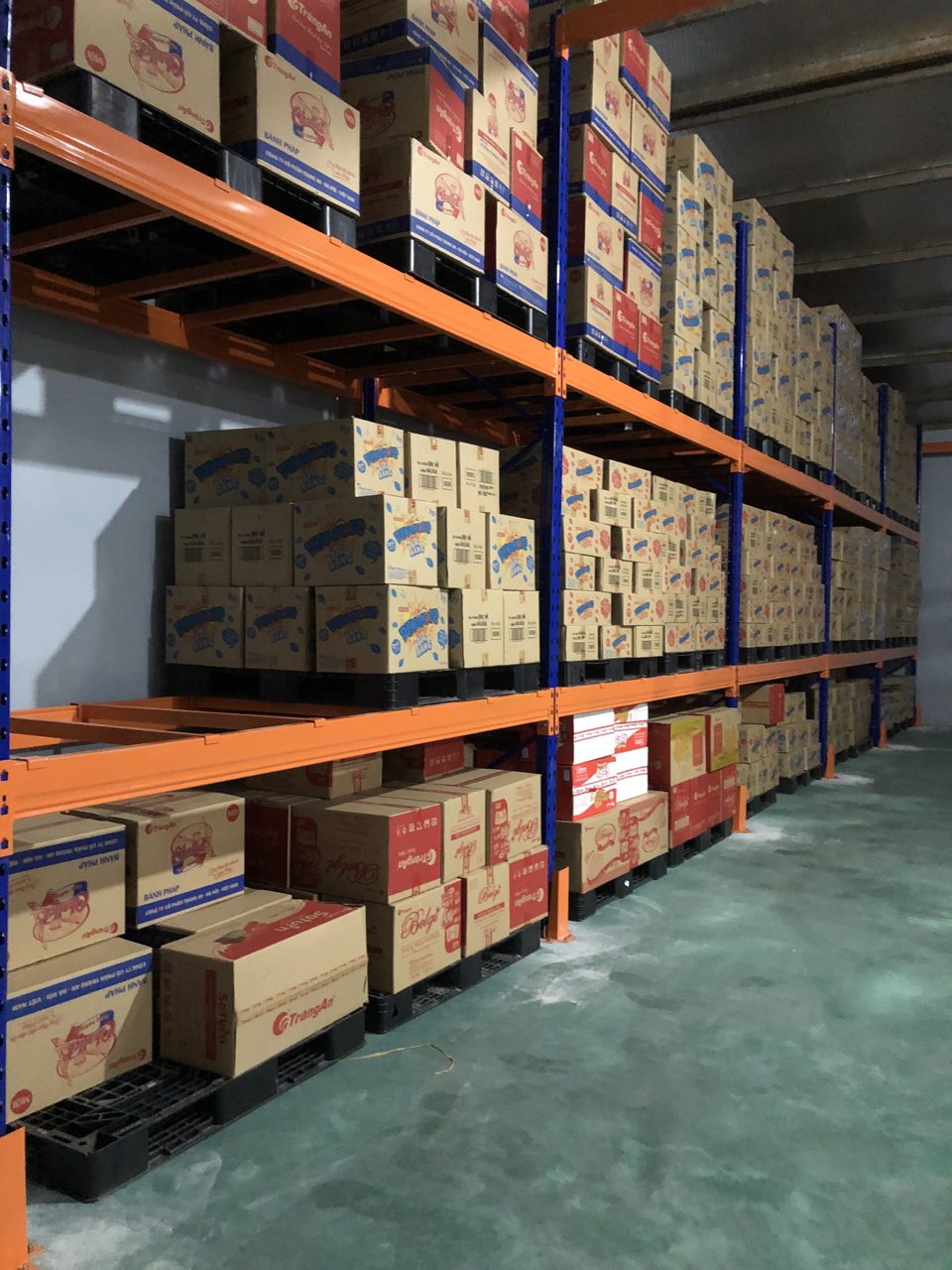 Hàng đóng pallet trên kệ Selective kho Long Phượng