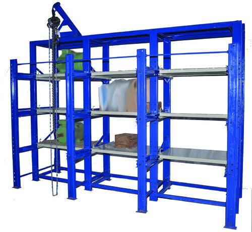 Kệ khuôn ba khoang chứa khuôn với pa lăng xích trong nhà máy